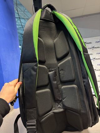 Paletero Bullpadel Hack Negro y Verde
