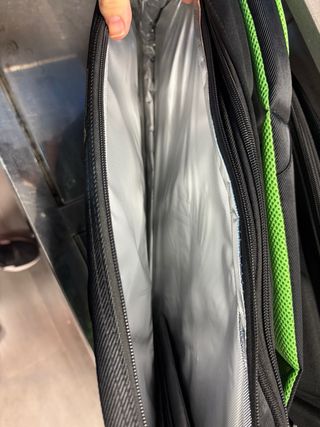 Paletero Bullpadel Hack Negro y Verde