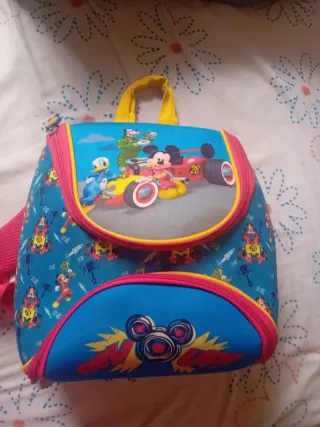 Cada mochila a 5 euros