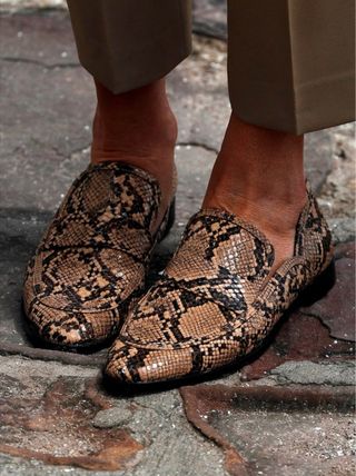 Mocasines animal print de Zara