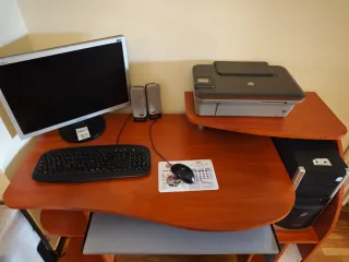 Escritorio madera y gris