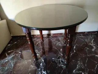 Mesa redonda madera caoba con cristal. Tamao 100cm