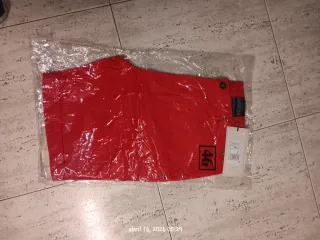 Pantalones cortos ESSENZIA rojos talla 46