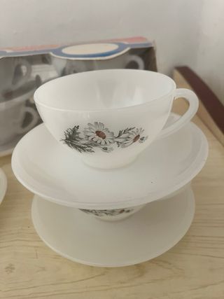 Juego Tazas y Platos Vintage Flores