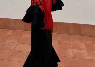Traje de Flamenca Negro y Rojo