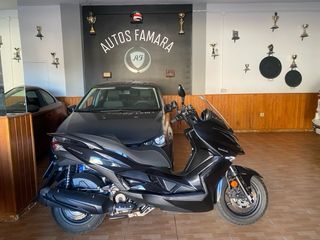 Kawasaki J300 Maxi Scooter 370km demostrables