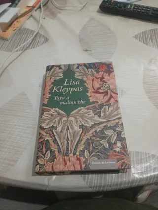 Tuya a medianoche