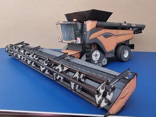Maqueta cosechadora New holland.