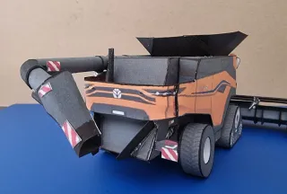 Maqueta cosechadora New holland.