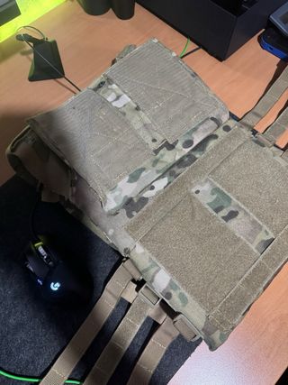 Chaleco multicam tipo JPC de FLYYE