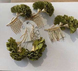 Conjunto Flamenca Flor y Peineta Dorada