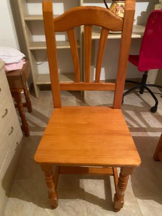 4 Sillas de Madera