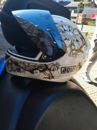 Casco Moto AGV Scooter Blanco y Dorado