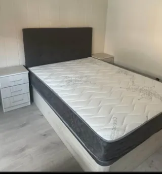 Camas completas armarios sofás