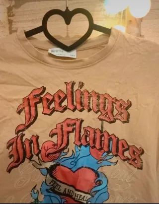 Camiseta NUEVA BERSHKA TALLA M