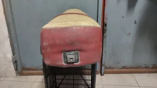 Asiento Vespa Scooter Rojo y Beige