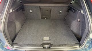 VOLVO XC40 2.0 B3 MOMENTUM PRO AUTO 5P