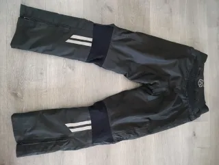 Traje de moto impermeable negro y verde