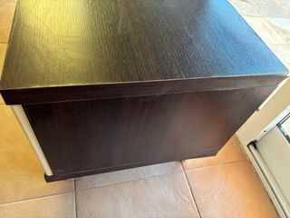 Mueble bajo de baño beige y marrón