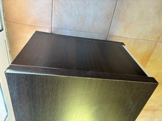 Mueble bajo de baño beige y marrón