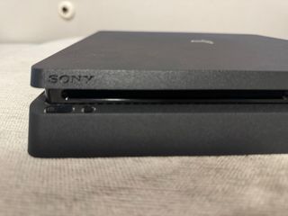 Consola PS4 Negra + Mando y Cables Modelo Slim 1TB