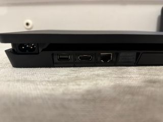 Consola PS4 Negra + Mando y Cables Modelo Slim 1TB