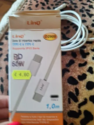 Cavo di ricarica USB-C bianco