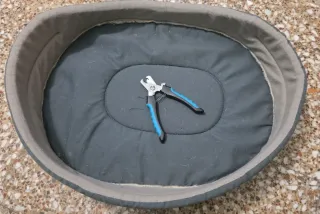 Cama perro/gato pequeño + cortauñas