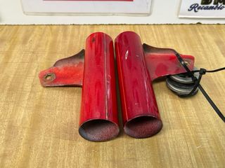 Orejeras Faro Derbi GT4V Rojas.
