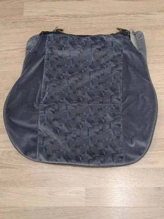 Funda de asiento gris con estampado