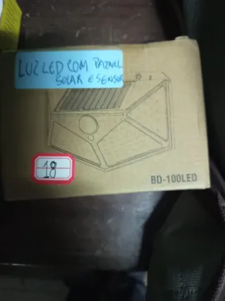 Luz LED Solar com Sensor BD-100LED