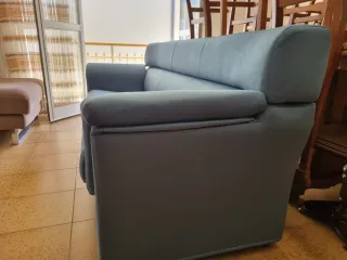 Divano artigianale blu in tessuto. Mai usato.