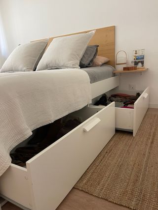 Cama doble con cajones