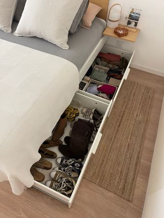 Cama doble con cajones