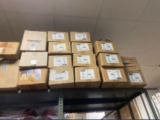 Material eléctrico y mobiliario por jubilación