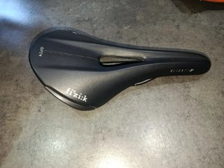 Sillín Fizik Aliante R5 Open Negro