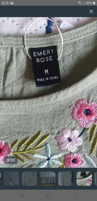 Prendas de vestir con etiquetas