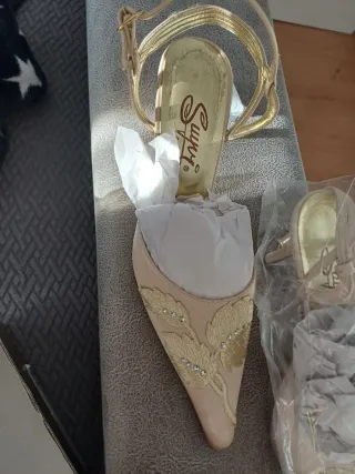 Conjunto bolso y zapatos beige/dorado Un solo uso