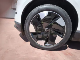 Volvo EX30 2025 PLUS range extended