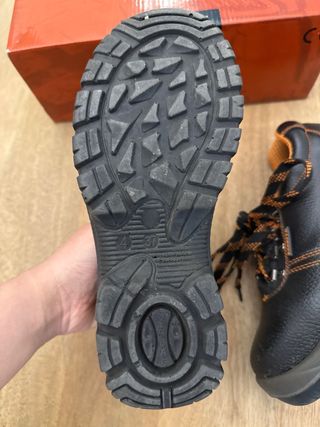 Zapatos de trabajo SKARPA negros y naranjas