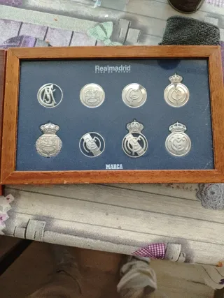 Real Madrid - Colección de insignias y maqueta