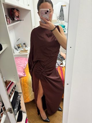 Abito lungo marrone con spacco