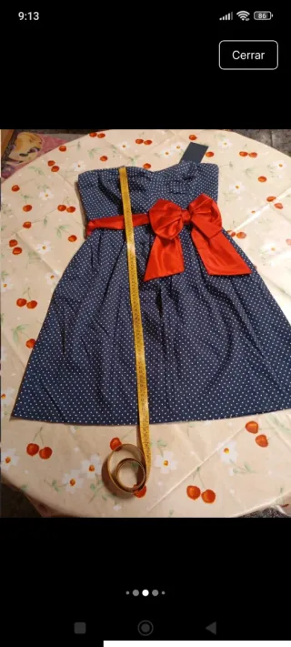 Vestido azul de lunares con lazo rojo