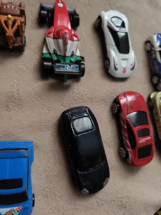 Lote de coches de juguete variados