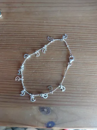 Pulsera de plata con lunitas