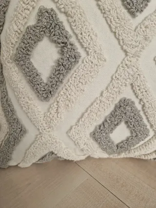 Funda cojín decorativa con flecos