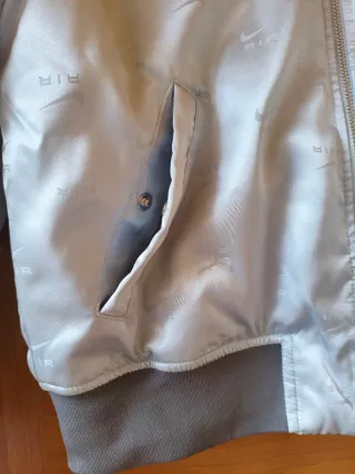 Chaqueta bomber Nike Air plateada