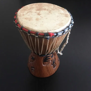 Jambé de madeira decorado
