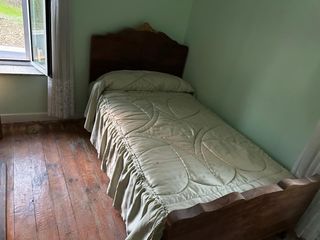 2 Camas de 90 de madera y tela