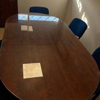 Mesa y muebles de oficina